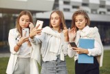 Zakaz sprzedaży smartfonów dla małoletnich? Wysokie poparcie społeczne