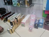 Podrobione kosmetyki w Zabrzu w jednym z centrów handlowych [ZDJĘCIA]