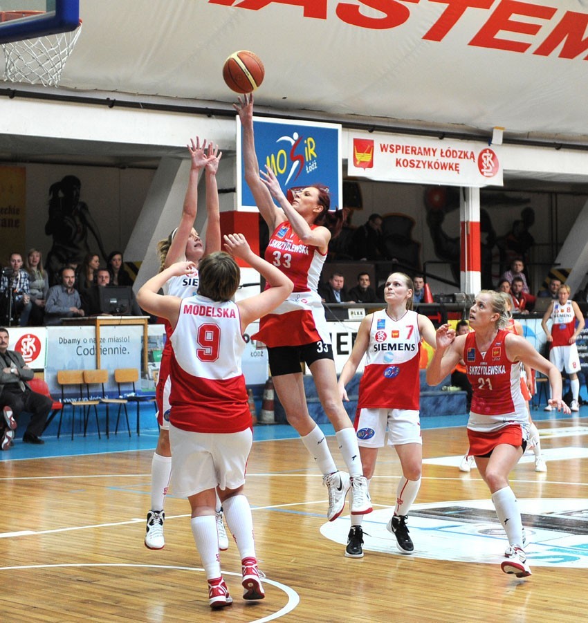 Koszykarki ŁKS i Widzewa walczyły zaciekle także w parterze.