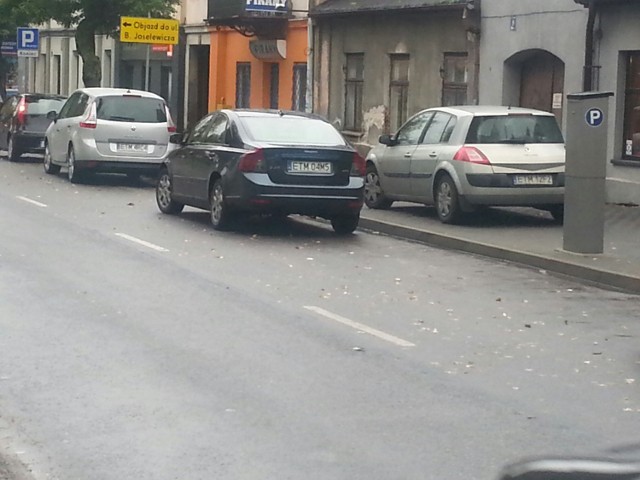 Na parkingach bez białej linii nie płacimy