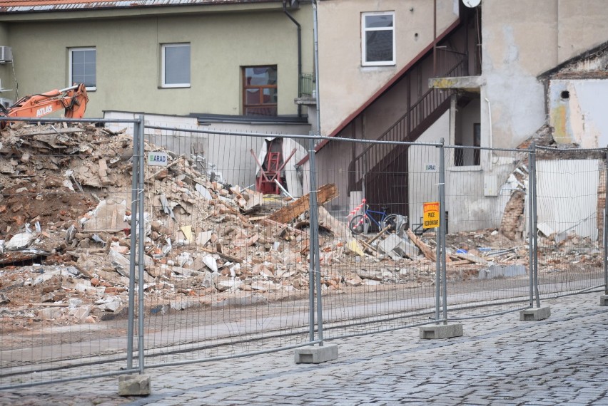 Budynek przy ulicy Kolegiackiej zniknął z powierzchni ziemi