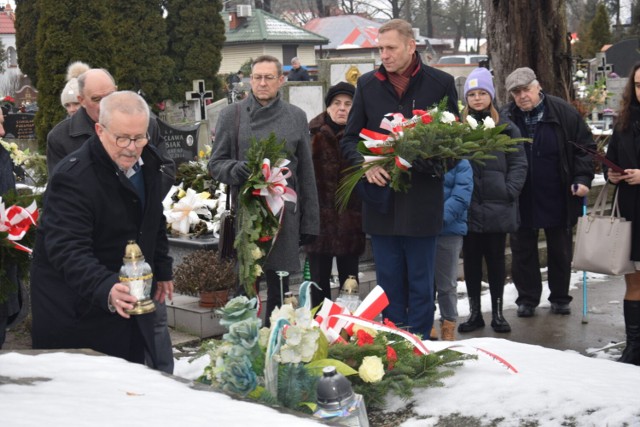 Władze miasta i powiatu złożyły kwiaty na grobach powstańców styczniowych