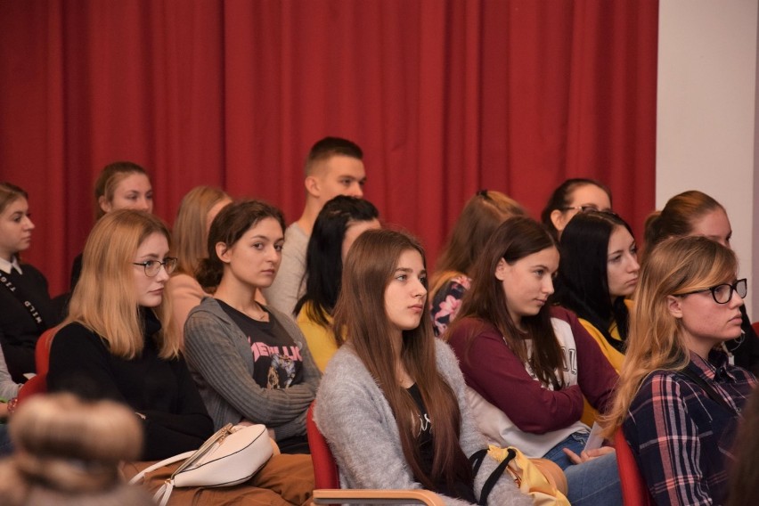 Nowy Dwór Gdański. Uczniowie wzięli udział w konferencji pt. "Turystyka - jak połączyć pracę z pasją?" [ZDJĘCIA]