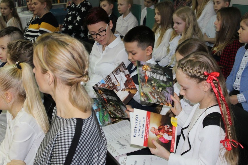 Dzień języka ojczystego w wieluńskiej bibliotece[FOTO]