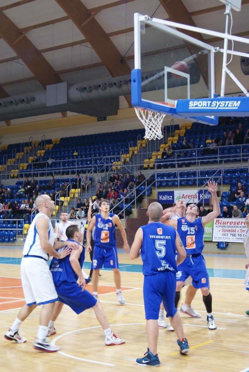 Po wygranej ze Stalą Ostrów koszykarze MKS Kalisz wrócili na fotel lidera