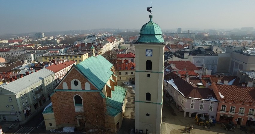 13. Kościół św. Wojciecha i Stanisława 
Czyli kościół farny,...