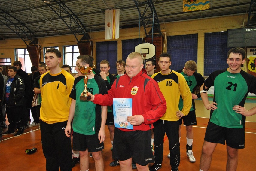 Szczypiorniści Victorii Tomaszów wygrali turniej ćwierćfinałowy i awansowali do półfinałów MP