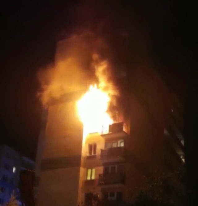 Pożar w wieżowcu przy ul. Śniadeckich w Grudziądzu