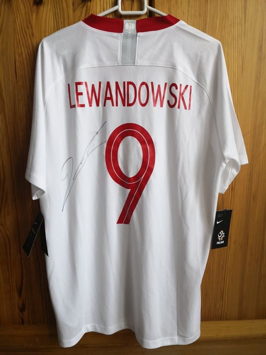 Oryginalna koszulka z MŚ2018 z autografem Lewandowskiego...
