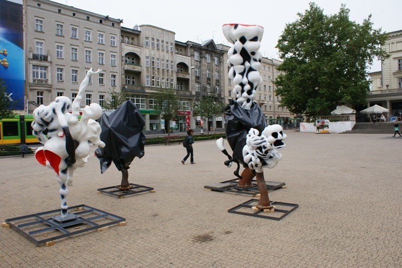 Poznań: Wystawa &quot;Plaża - unaturzeni&quot; na placu Wolności [ZDJĘCIA]
