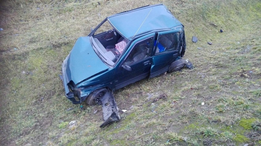 Wypadek na obwodnicy Radomska. Kierowca był kompletnie pijany, miał 4,2 promila [ZDJĘCIA]