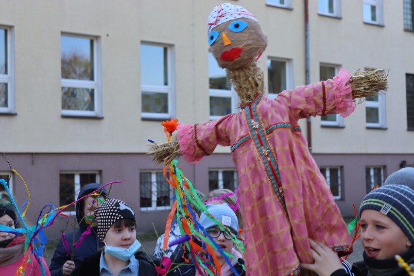 Palenie Marzanny w Szkole Podstawowej nr 2 w Obornikach [ZDJĘCIA]