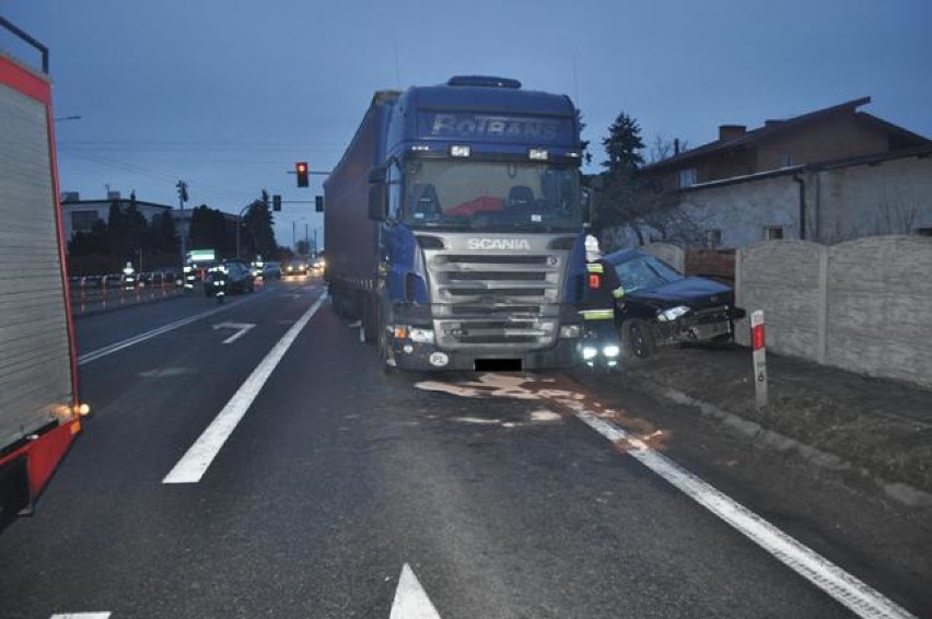 Wypadek w Kucharach. Dwie osoby ciężko ranne