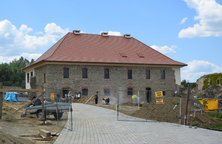 Na terenie ruin Klasztoru Karmelitów Bosych w Zagórzu...