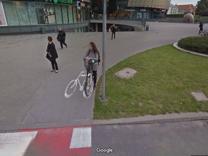 Kielczanie przyłapani przez Google Street View podczas...
