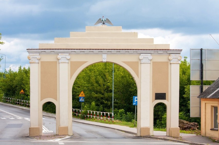 Obiekt potocznie nazywany „Bramą Napoleona” został zbudowany...