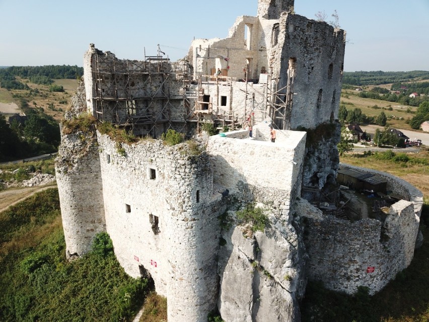 Zamek w Mirowie. Zobacz zdjęcia ze środka remontowanego zamku!