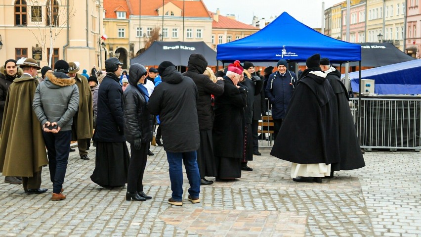 Na jarosławskim rynku odsłonięto figurę św. Michała Archanioła [ZDJĘCIA, WIDEO]