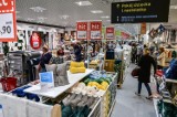 Gigantyczne promocje w sklepach meblowych: IKEA, Black Red White i Agata Meble. Co można kupić taniej? Są duże rabaty!