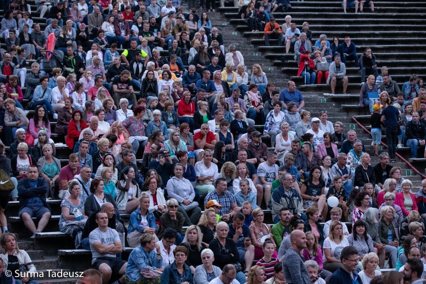 Dni Stargardu 2019. Kasia Kowalska dała czadu na scenie! Rzuciła tortem w managera 