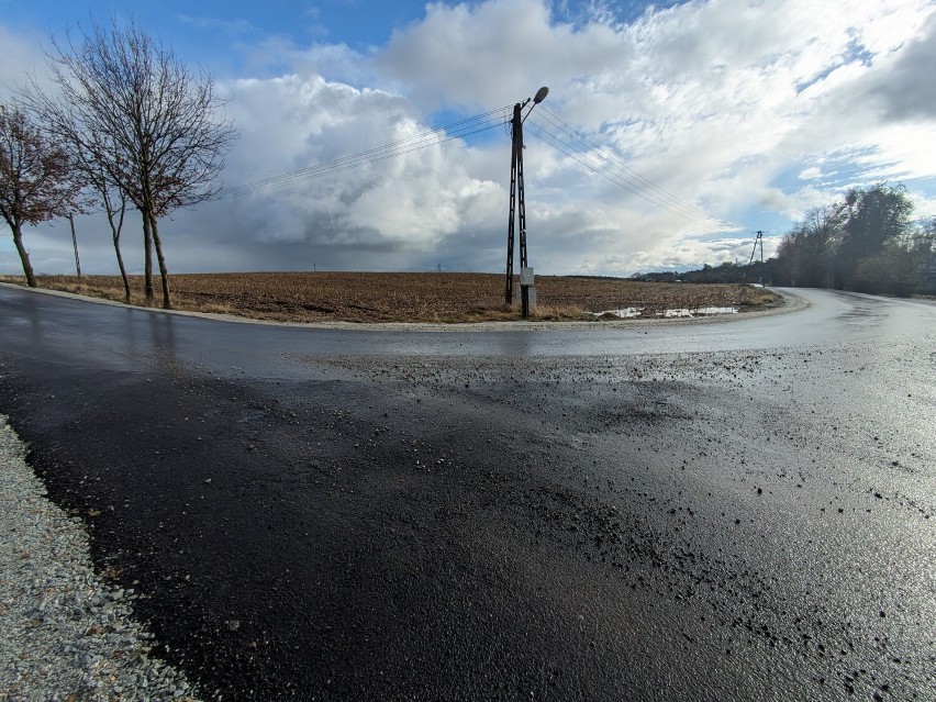 W gminie Kaźmierz zakończono remonty dwóch dróg gminnych w miejscowościach Radzyny oraz Kopanina