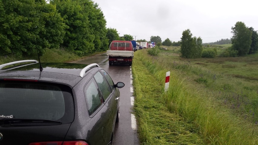 Wypadek drogowy na trasie Ugoszcz - Studzienice. Zderzyły się dwa pojazdy [ZDJĘCIA] 