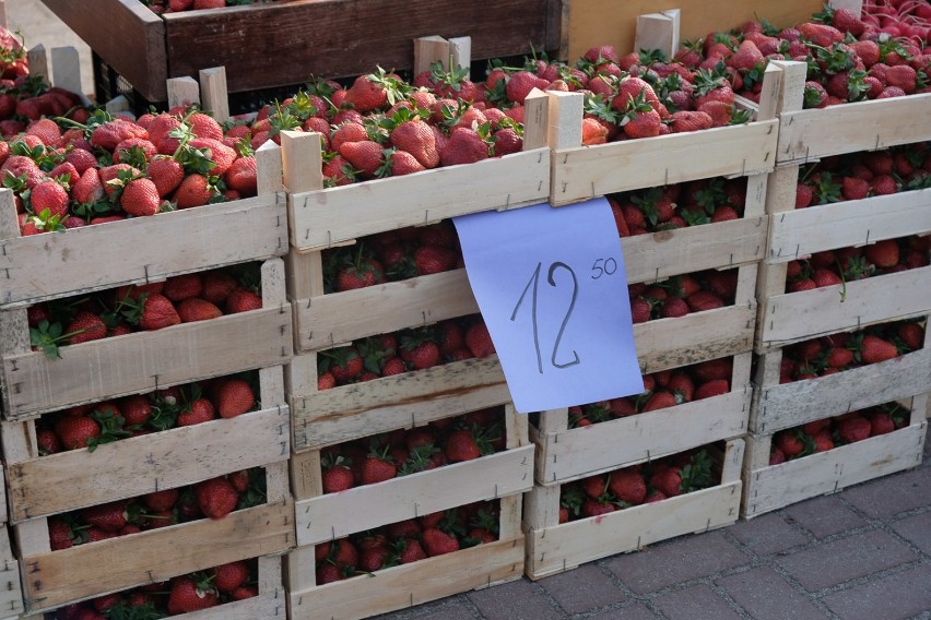 Ostatni dzień kwietnia na żarskim targowisku. Zobaczcie, co...