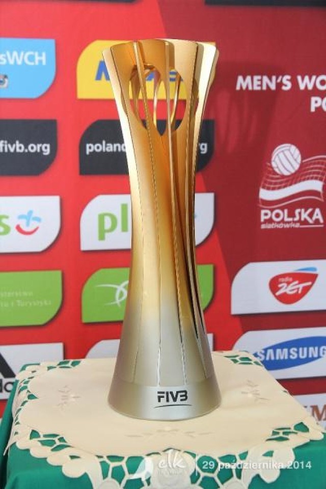 Puchar mistrzów świata w siatkówce wystawiony będzie 1 czerwca w tomaszowskiej Dziesiątce
