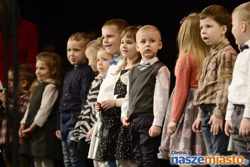 Występ przedszkolaków dla babć i dziadków