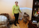 Mieszkanka Gajkowic ma problemy z paleniem w piecu, winą obarcza sąsiadkę