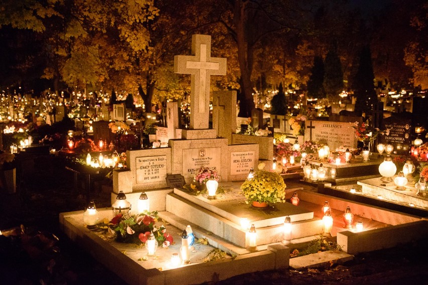 Zobaczcie wyjątkowe zdjęcia toruńskich cmentarzy, które po...