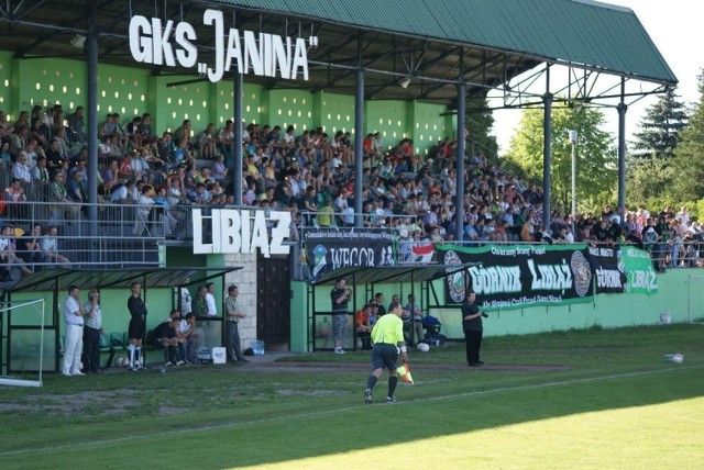Pełne trybuny obserwowały ostatni mecz sezonu IV ligi. Fot. Paweł Salawa