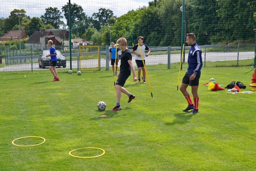Miejski Klub Sportowy Debrzno zaserwował młodzieży "Wakacje z Akademią"	