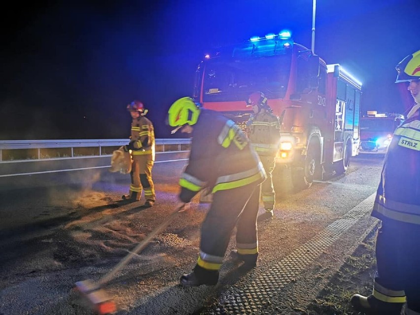 Na autostradzie A4 samochód uderzył w barierę energochłonną [ZDJĘCIA]