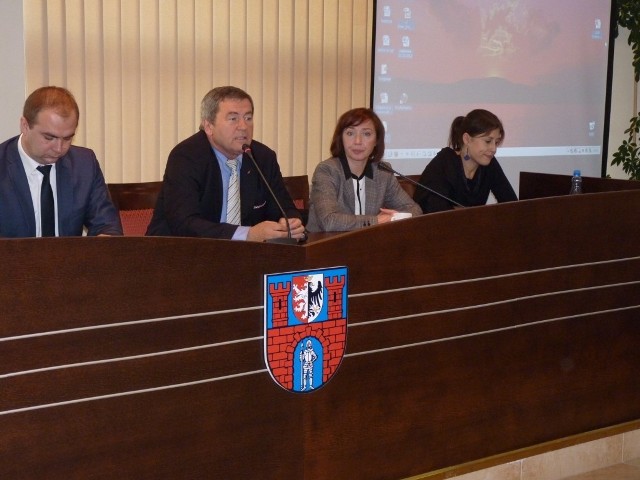 W spotkaniu udział wzięli m. in. starosta radomszczański Robert Zakrzewski i Stanisław Witaszczyk, wiceprezes zarządu ŁSSE