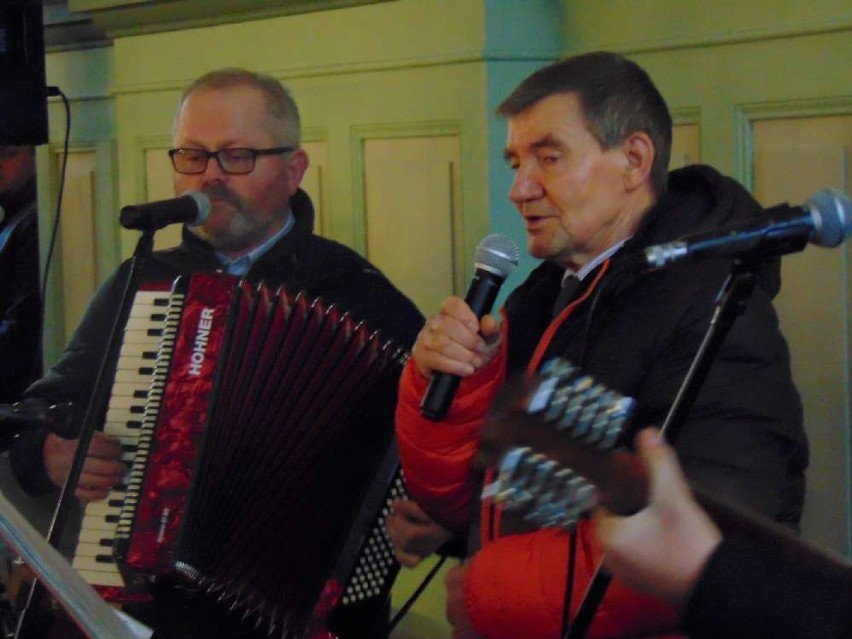 Kombinatorzy śpiewali kolędy w kościele w Budzyniu