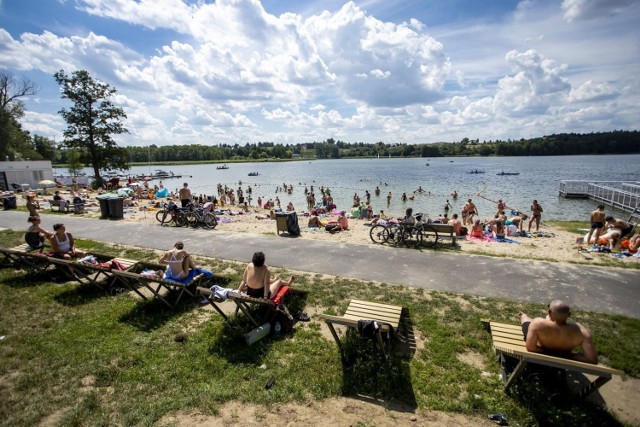 Kąpielisko miejskie Krzyżowniki zlokalizowane jest na południowo-wschodnim brzegu Jeziora Kierskiego w Poznaniu. To największy zbiornik wodny miasta i jeden z największych w Wielkopolsce. Położony na terenie Pojezierza Poznańskiego zachęca malowniczym krajobrazem do wycieczek pieszych oraz rowerowych. 
TU ZNAJDZIESZ WIĘCEJ INFORMACJI

Zobacz kolejne miejsca na wycieczkę w Wielkopolsce ----->