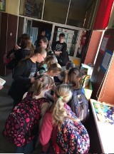 Bookcrossing: Uwolnij książkę! - akcja czytelnicza ruszyła w Szkole Podstawowej w Chwaliszewie [ZDJĘCIA]