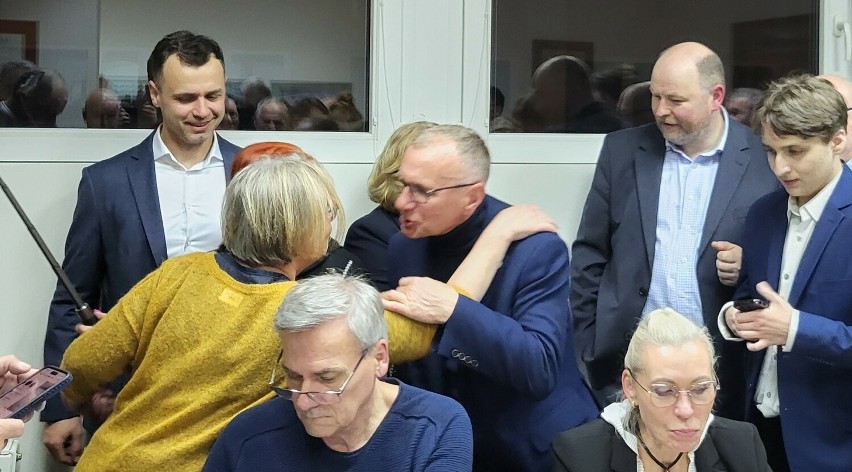 W sztabie wyborczym Jerzego Łużniaka zwycięstwo świętowali...