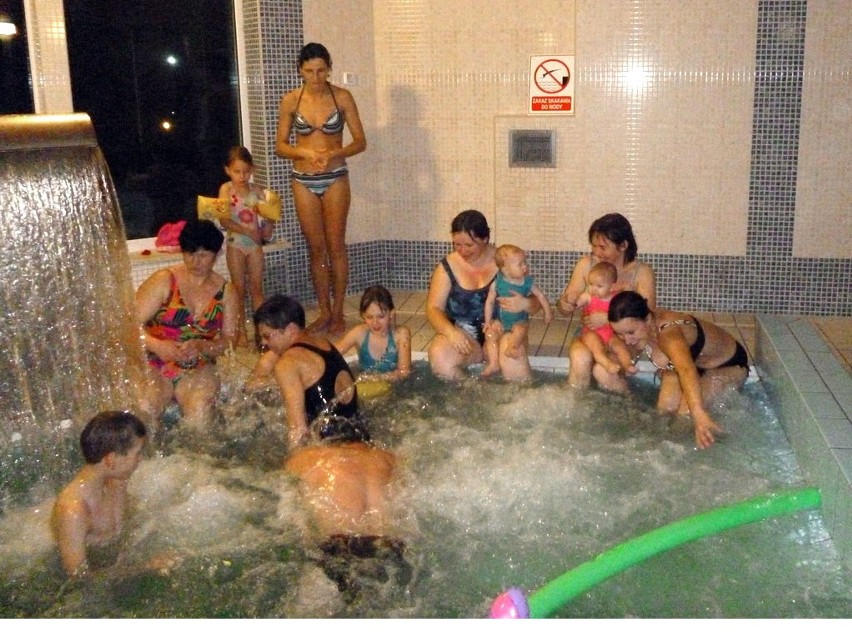 Św. Mikołaj odwiedził dzieci z Kurnatowic na basenie w Łężeczkach