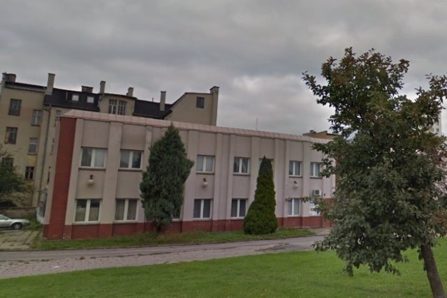 Budynek po banku przy ul. Dworcowej 3 w Grudziądzu od kilku lat stał pusty. Nowym nabywcą jest gmina Grudziądz, która planuje tutaj urządzić swoją nową siedzibę.
