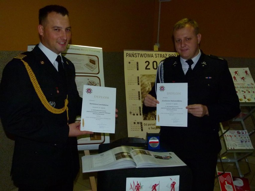 Nagrodzeni za publikację z okazji 60-lecia państwowej straży pożarnej w Zduńskiej Woli