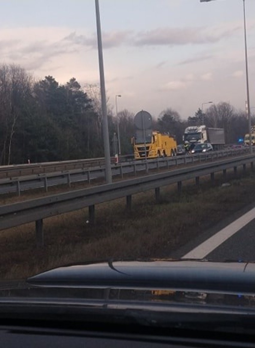 Wypadek na A4 w Mysłowicach. Autostrada Kraków - Katowice zakorkowana z powodu zderzenia.