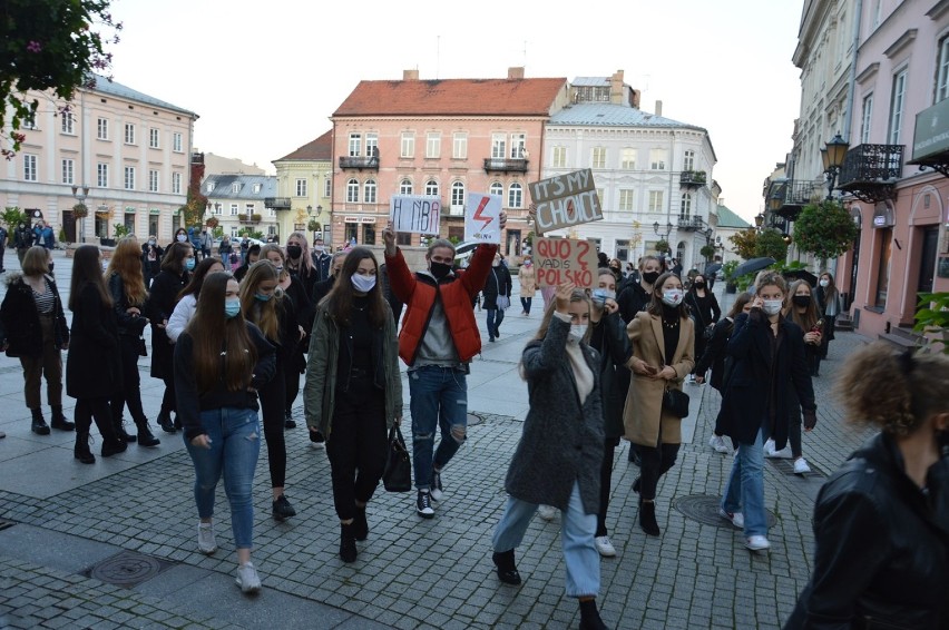 Strajk kobiet, Piotrków. Kolejny protest przeciw zaostrzeniu...