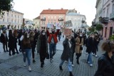 Strajk kobiet, Piotrków. Kolejny protest przeciw zaostrzeniu ustawy antyaborcyjnej na ulicach Piotrkowa i pod biurami PiS [ZDJĘCIA, WIDEO]