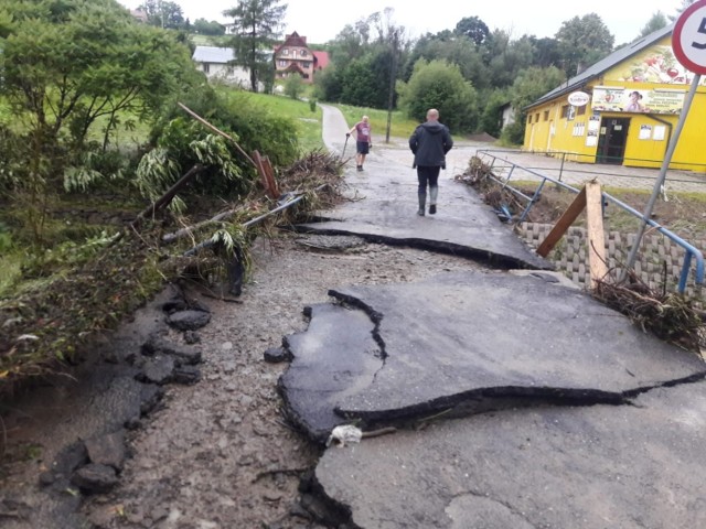 Korzenna i Koniuszowa najbardziej ucierpiały w nawałnicy,  która przeszła nad Sądecczyzną w niedzielę. Straty są liczone w milionach