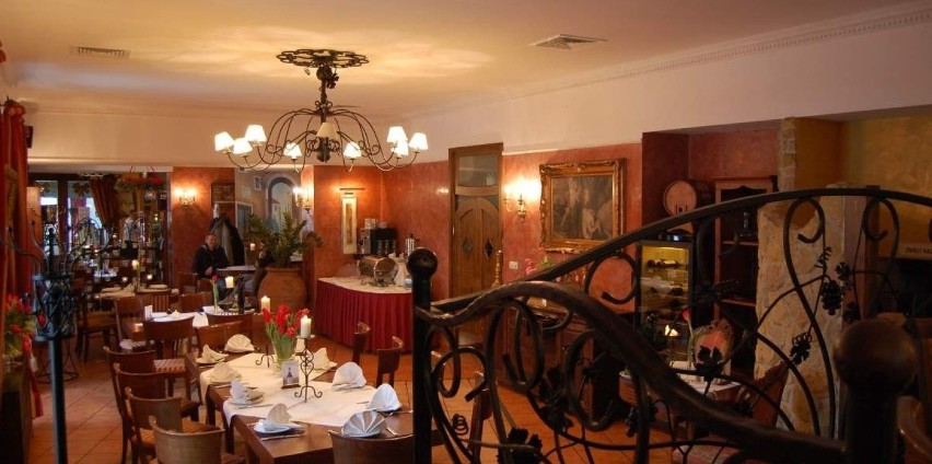 Restauracja, Bar i Hotel Mocca D'oro przy ul. Jana Pawła II...