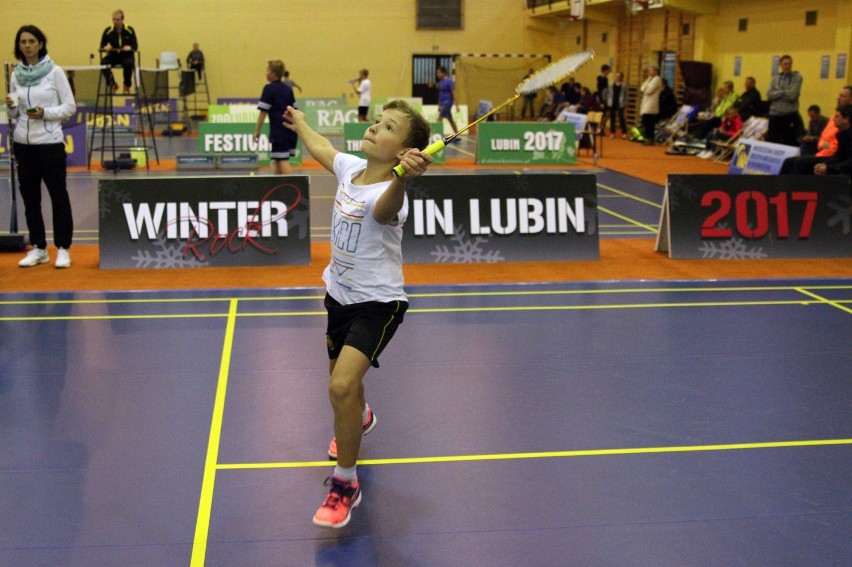 Sport Art podsumowuje badmintonowe zmagania amatorów.