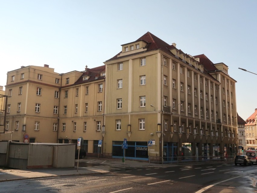 Obecny budynek ZUS to dawny okazały Hotel Waldenburger Hof,...