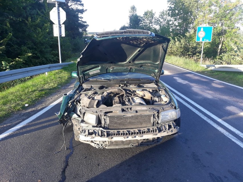 Września: Kolizja na drodze Wojewódzkiej numer 442 w Pyzdrach - uderzył w koło autobusu, został ukarany mandatem [GALERIA]